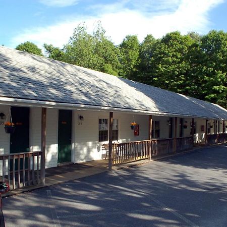 Maple Leaf Motel Schroon Lake 외부 사진