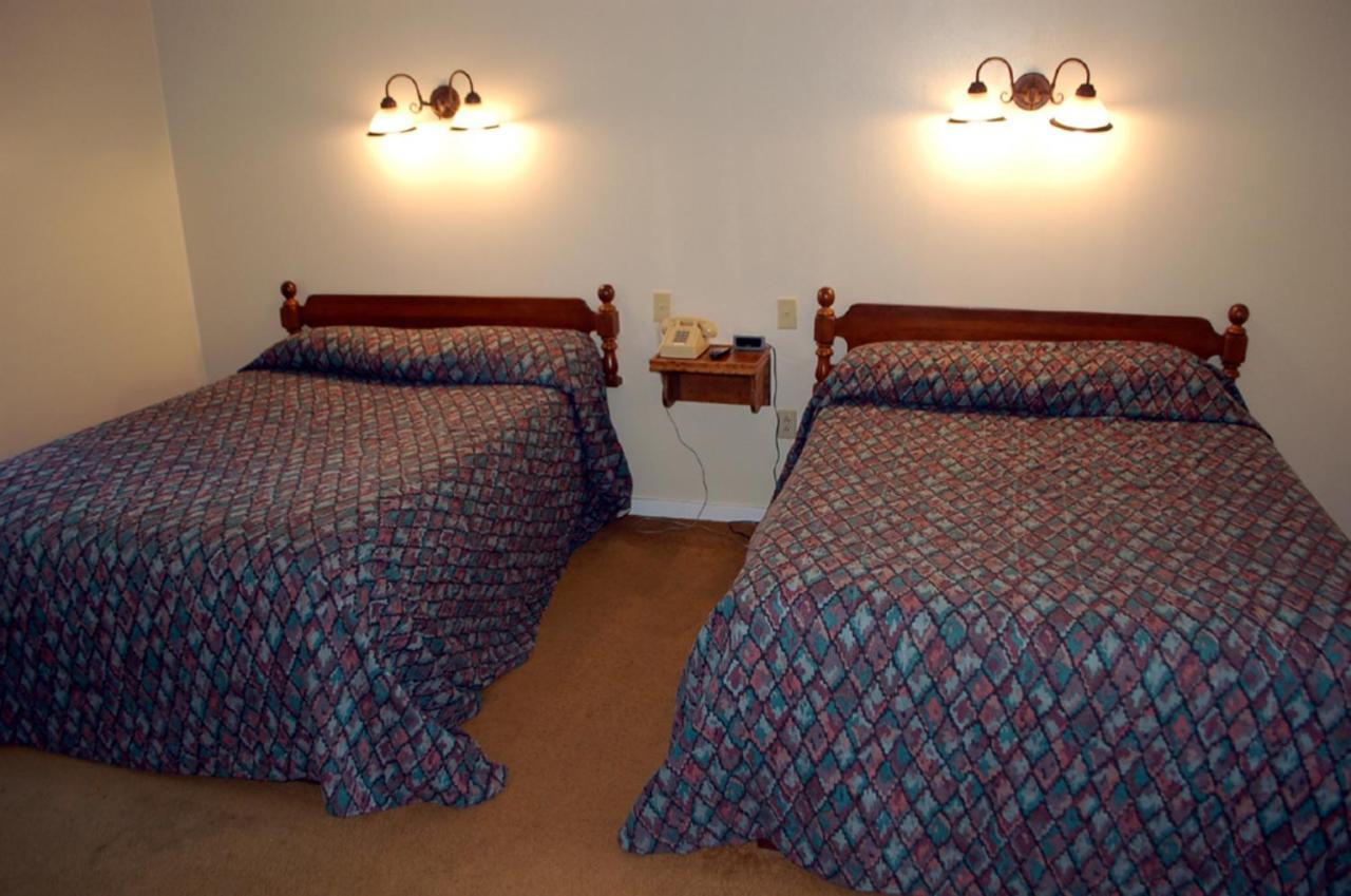 Maple Leaf Motel Schroon Lake 외부 사진