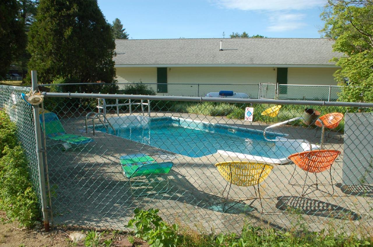 Maple Leaf Motel Schroon Lake 외부 사진