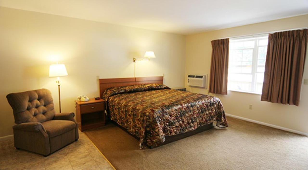 Maple Leaf Motel Schroon Lake 외부 사진