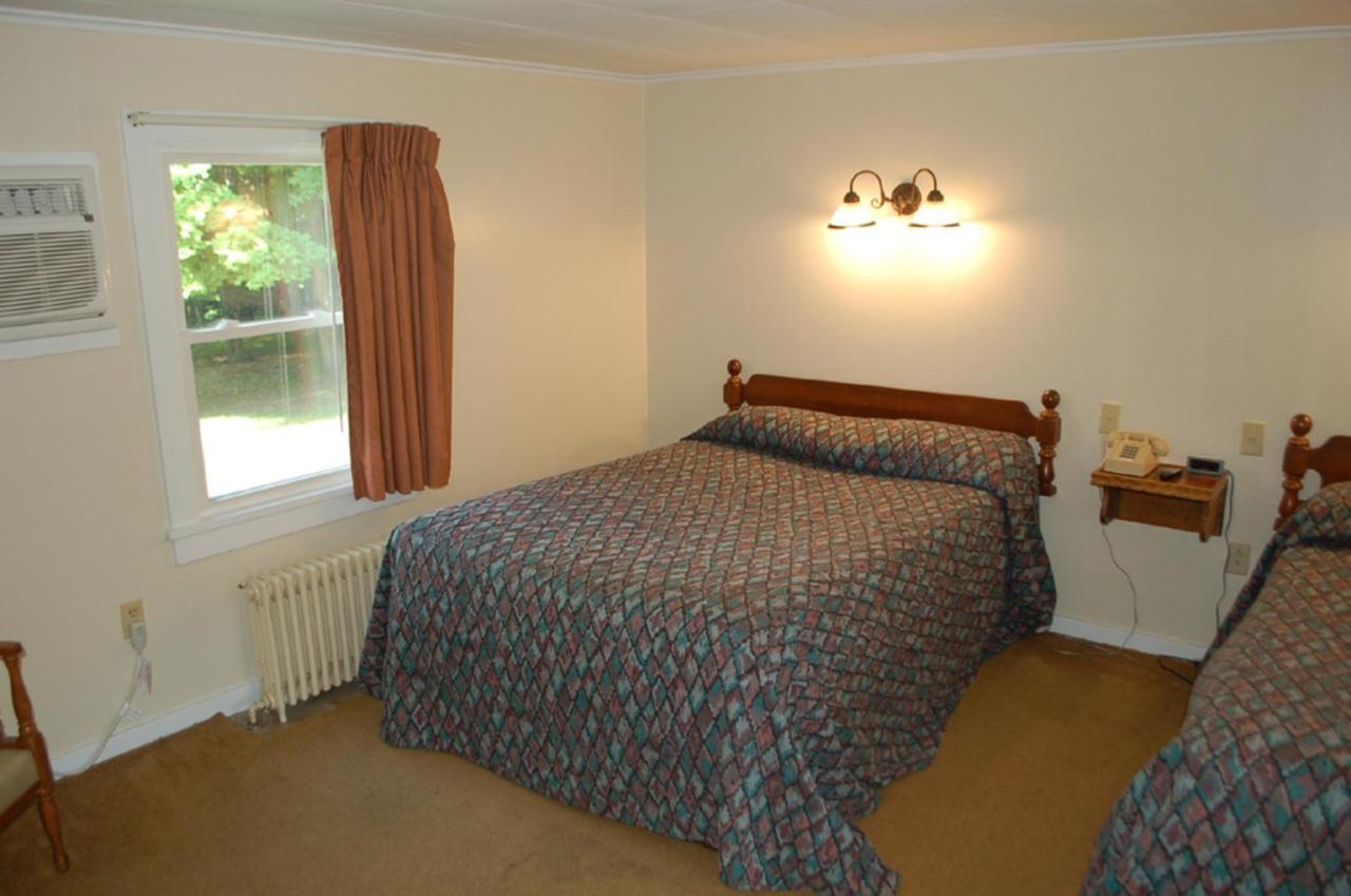 Maple Leaf Motel Schroon Lake 외부 사진