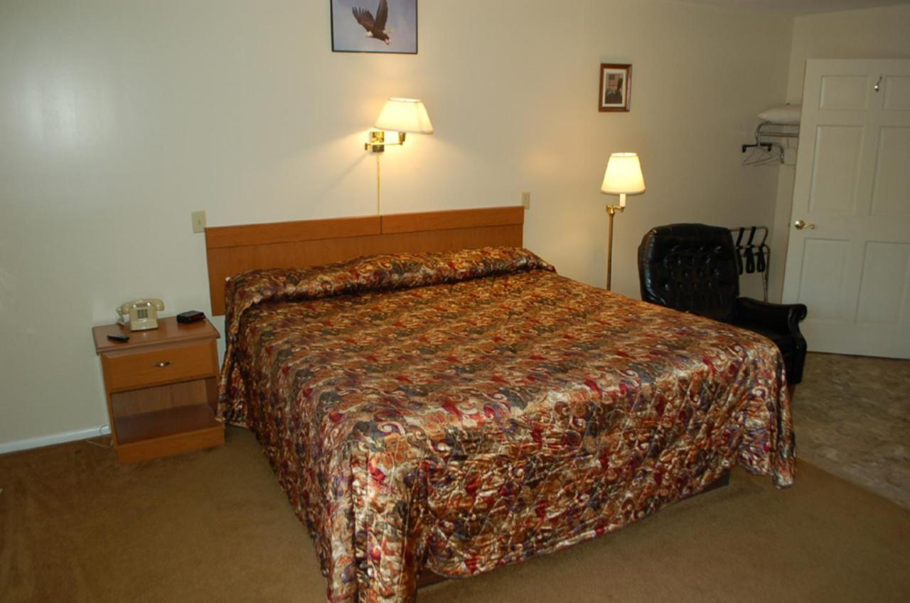 Maple Leaf Motel Schroon Lake 외부 사진