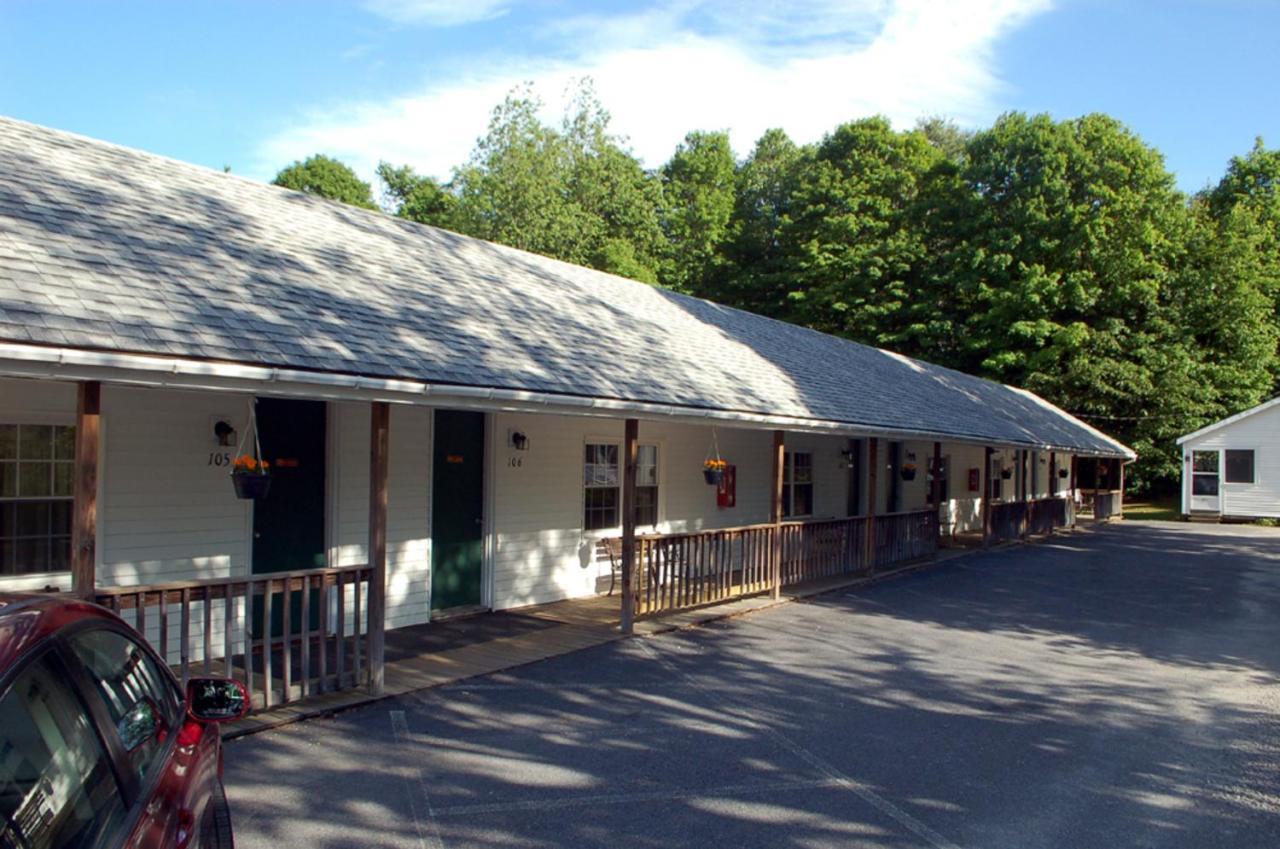 Maple Leaf Motel Schroon Lake 외부 사진